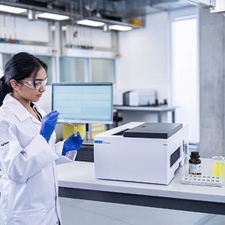 Cary 3500 Multicell UV-Vis Spectrophotometer