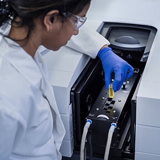 Cary 4000 UV-Vis Spectrophotometer