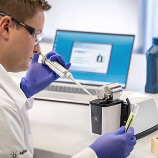 Cary 635 FTIR Spectrometer