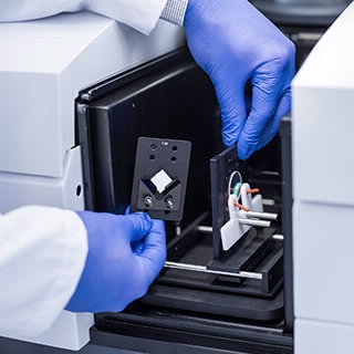 UV-Vis-NIR Solid Sample Holders