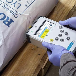 Vaya Handheld Raman Spectrometer for Raw Material Identification