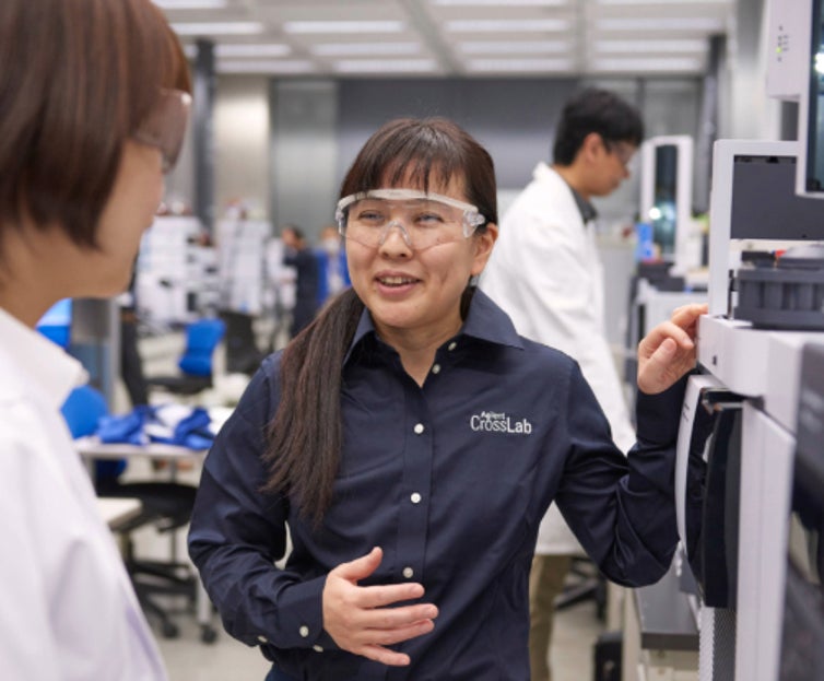 CrossLab rep explaining Agilent instruments